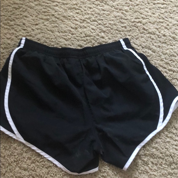 Black nike shorts - Picture 2 of 3